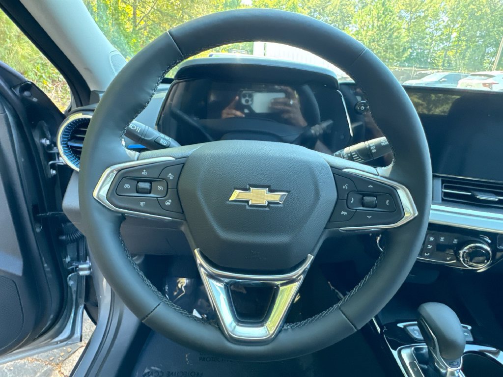 New 2026 Chevrolet Trax LT w/ Sunroof Package FWD image 16