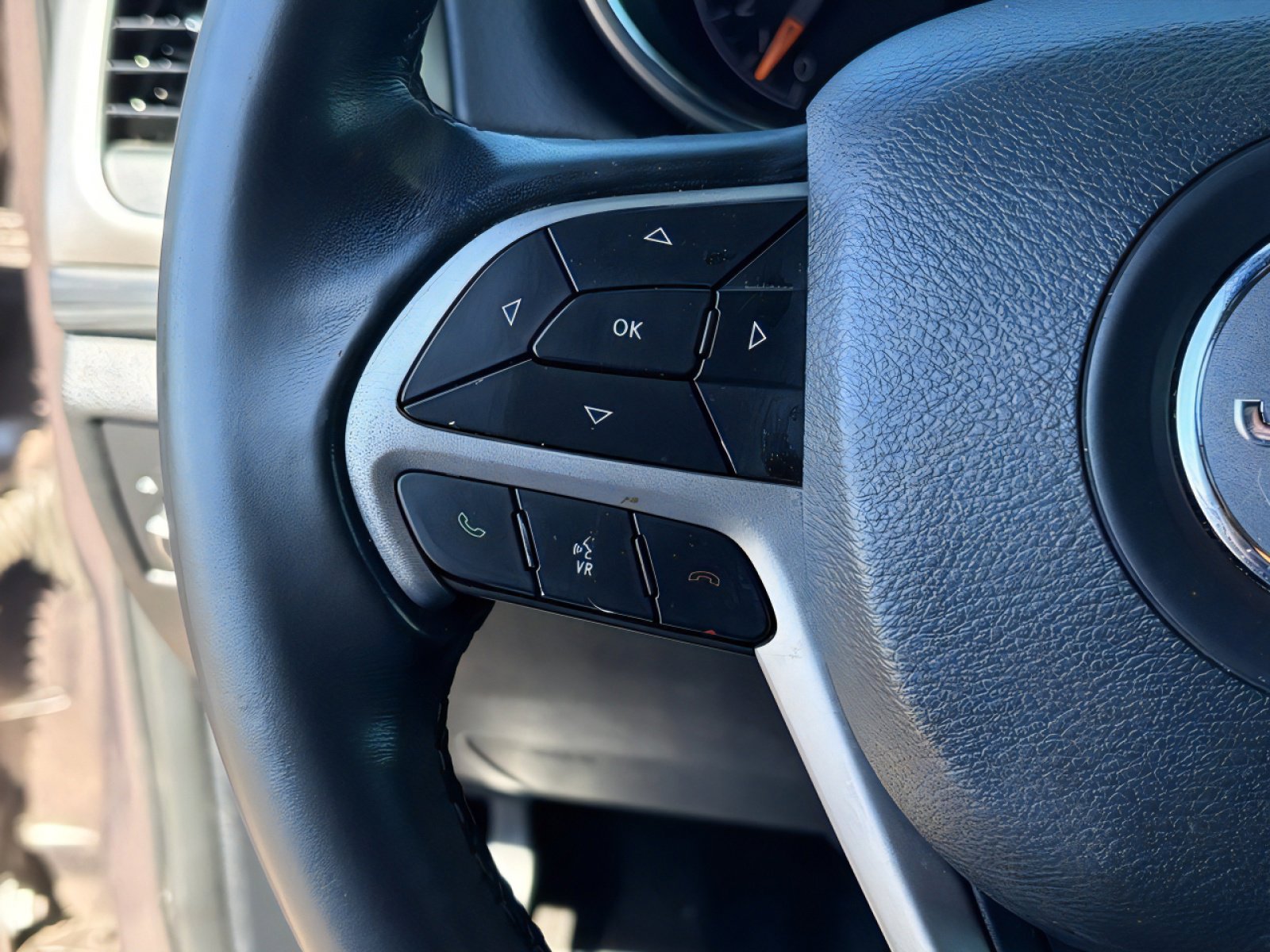 Used 2020 Jeep Grand Cherokee Laredo image 19