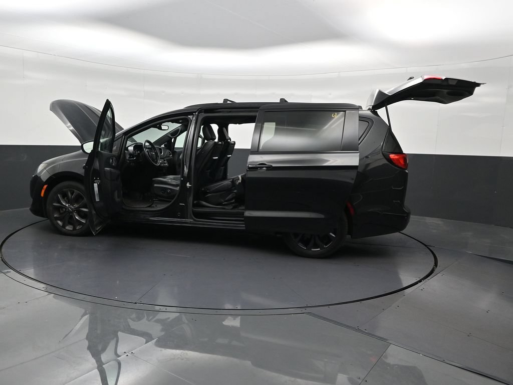 Used 2019 Chrysler Pacifica Limited w/ Advanced Safetytec Group FWD image 34