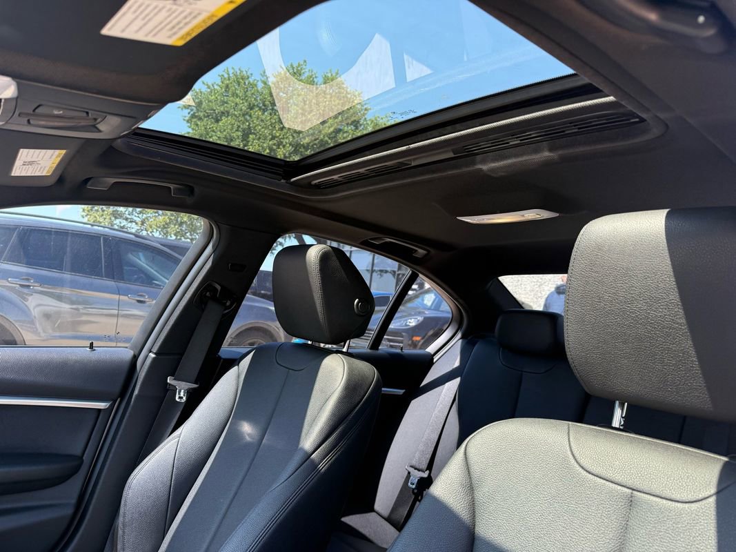 Used 2018 BMW 330i xDrive Sedan AWD/4WD image 12