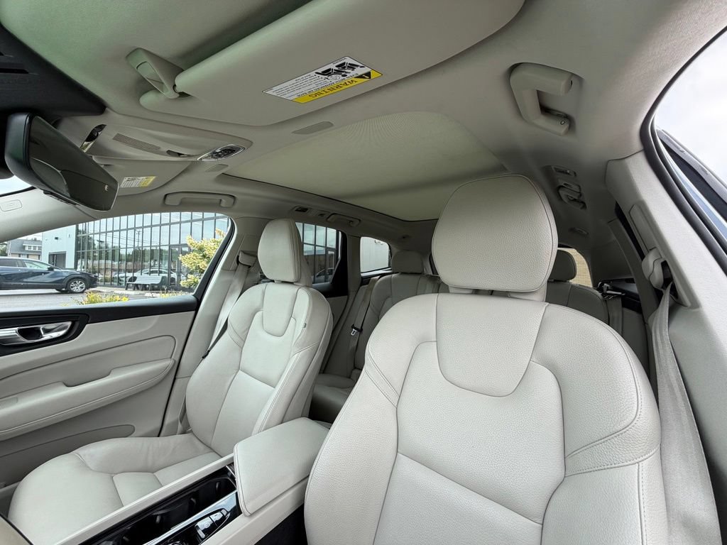 Used 2021 Volvo XC60 T6 Momentum AWD/4WD image 9