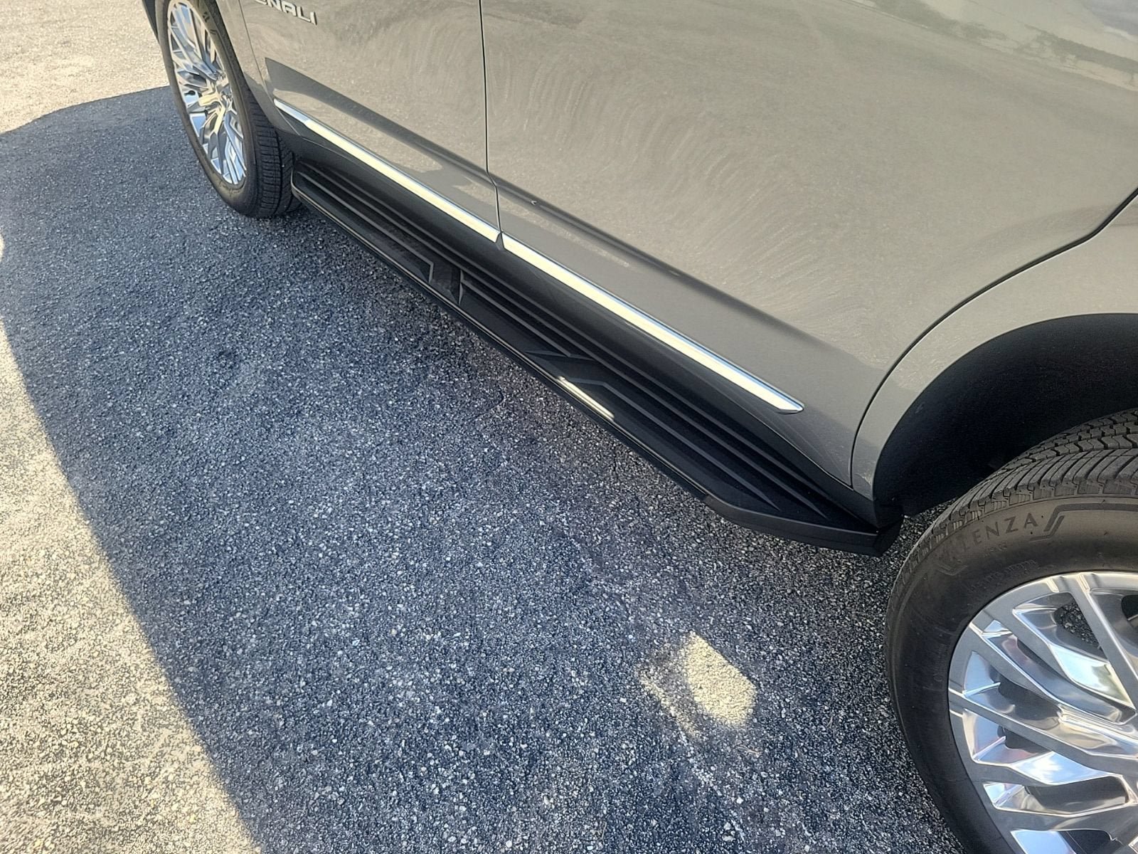 Used 2025 GMC Yukon Denali AWD/4WD image 11