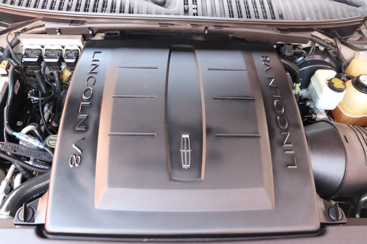 Used 2006 Lincoln Navigator Luxury RWD image 12
