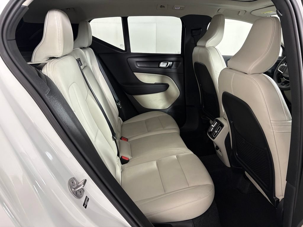 Used 2026 Volvo XC40 B5 Plus AWD/4WD image 40