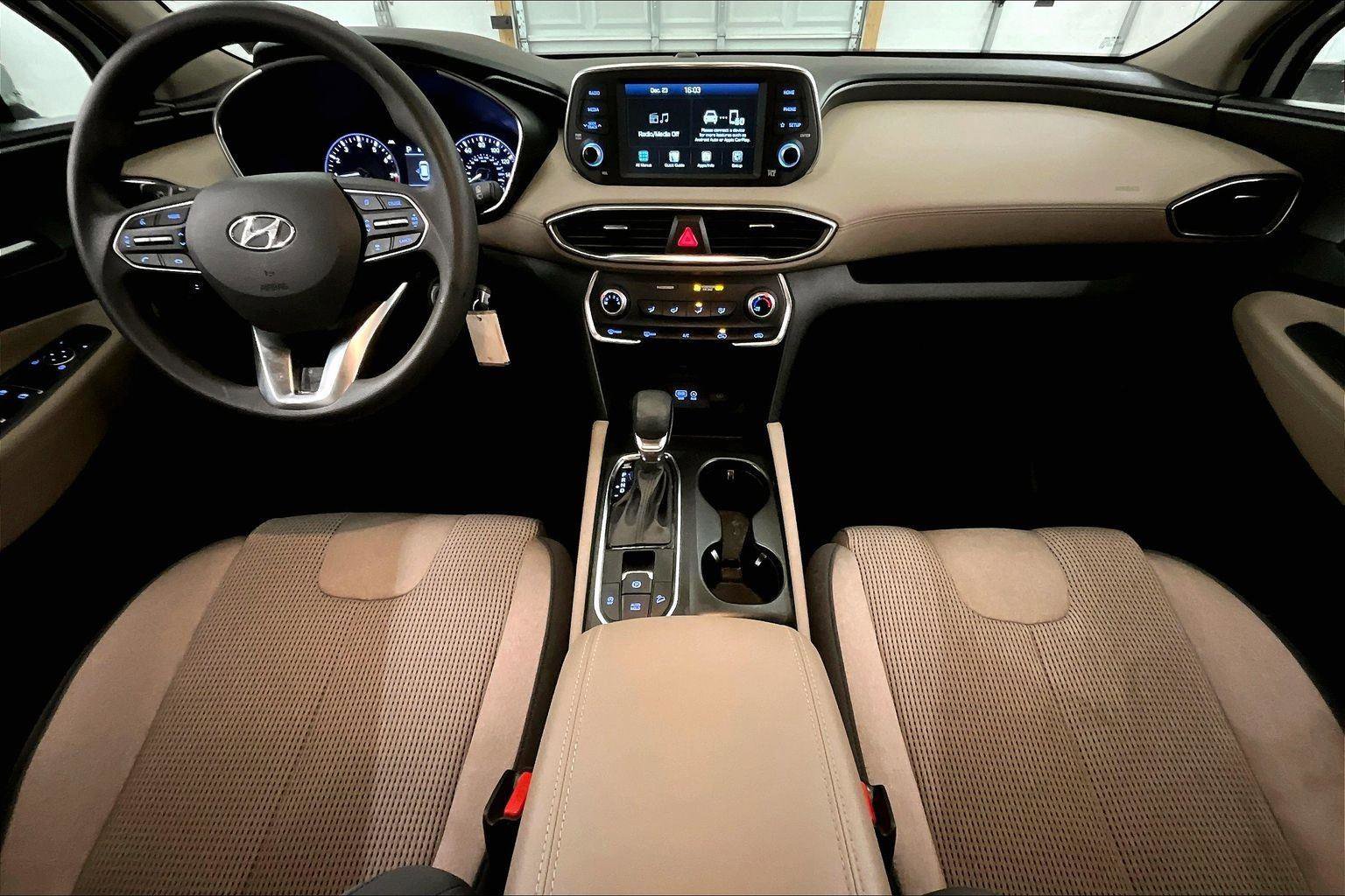 Used 2020 Hyundai Santa Fe SE image 14