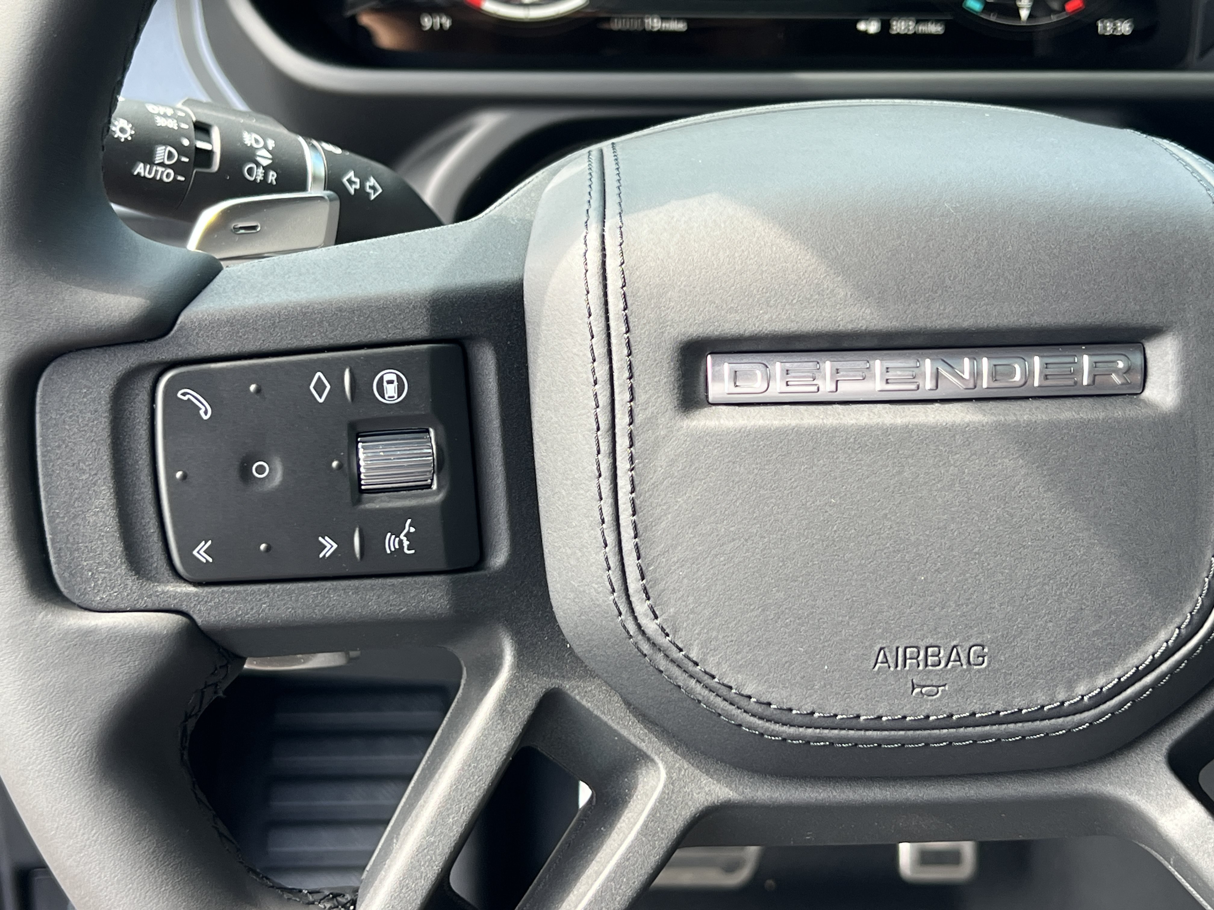 New 2025 Land Rover Defender 130 V8 AWD/4WD image 30