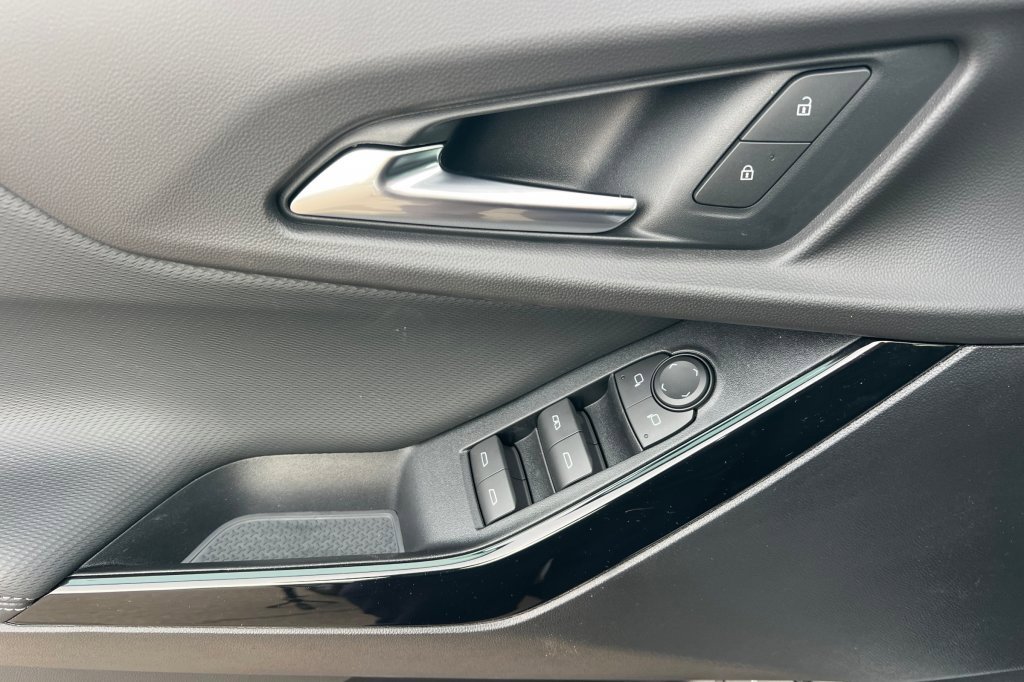 New 2026 Chevrolet Equinox LT w/ Convenience Package II image 8