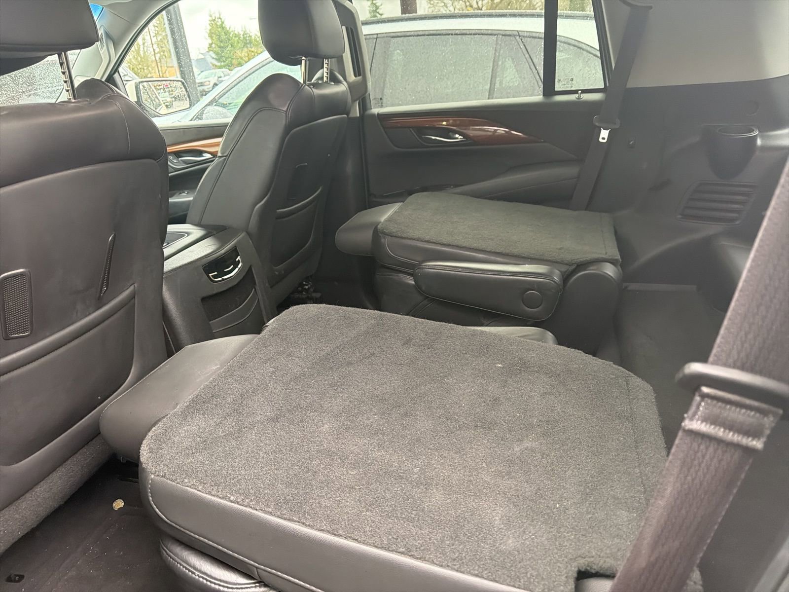 Used 2015 Cadillac Escalade Luxury image 9