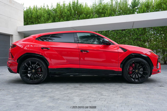 Used 2019 Lamborghini Urus AWD/4WD image 9