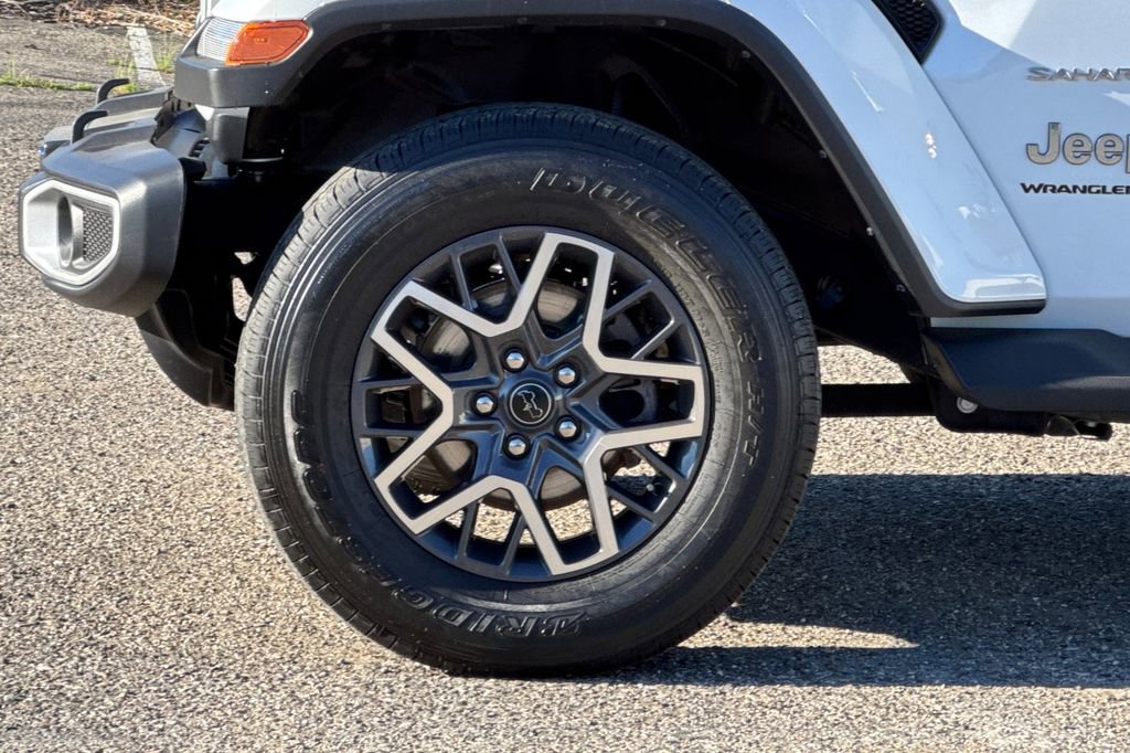 Used 2024 Jeep Wrangler Sahara image 32