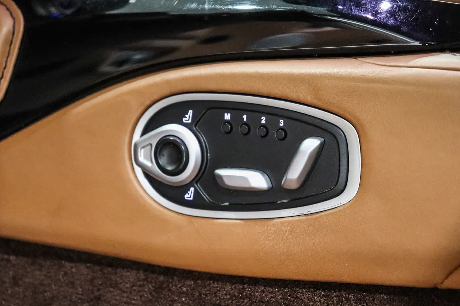 Used 2020 Aston Martin V8 Vantage Coupe RWD image 19