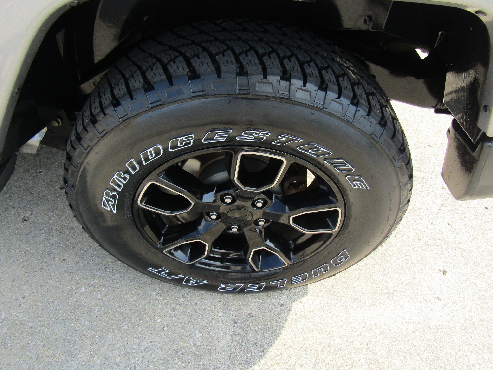 Used 2017 Jeep Wrangler Unlimited Sahara AWD/4WD image 11