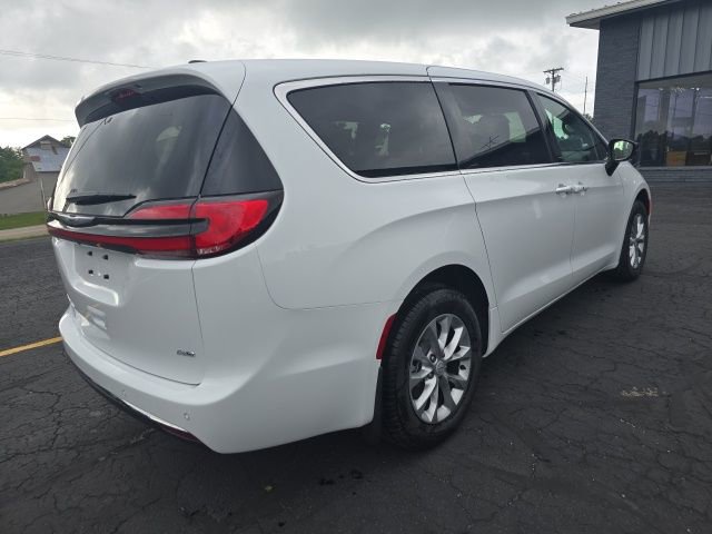 New 2025 Chrysler Pacifica Select w/ Uconnect Theater Family Group image 7