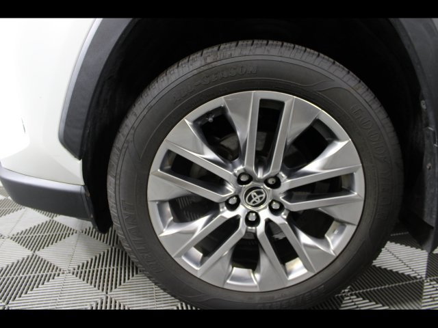 Used 2020 Toyota RAV4 Limited AWD/4WD image 29