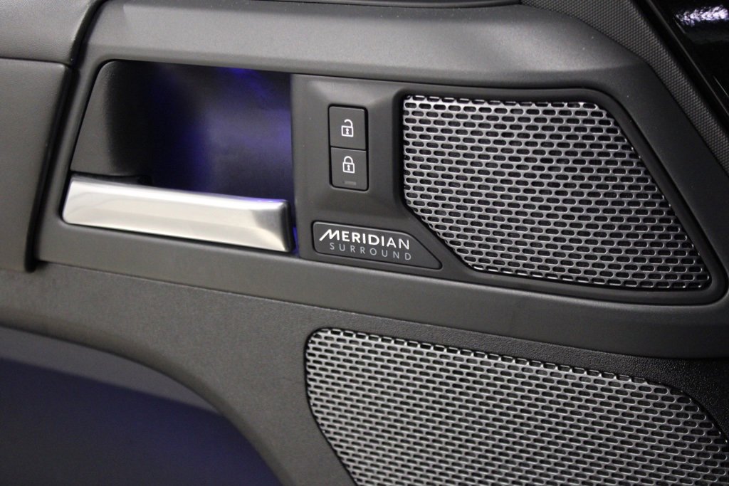 Used 2020 Land Rover Defender 110 X image 17