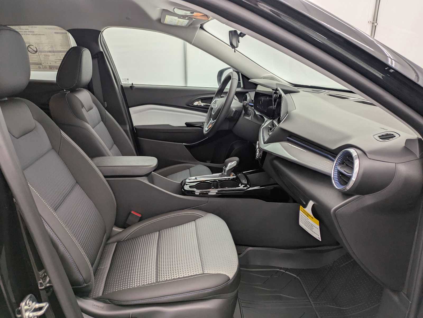 New 2026 Chevrolet Trax LT w/ Driver Confidence Package FWD image 22