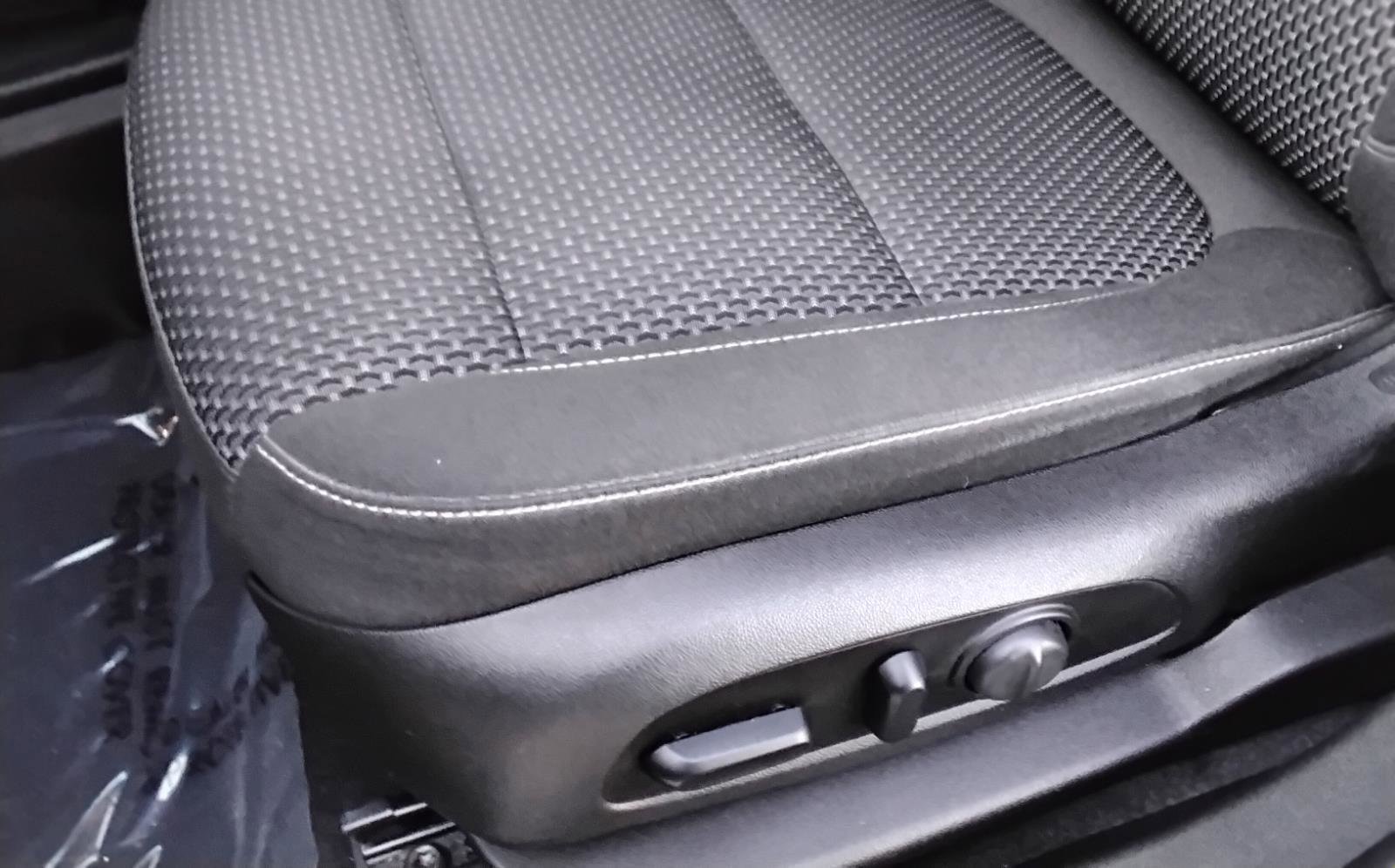 Used 2020 GMC Acadia SLE w/ Driver Convenience Package image 16