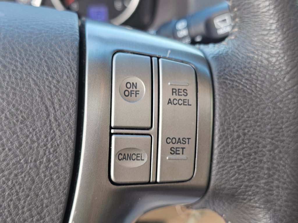 Used 2012 Hyundai Veracruz Limited w/ Entertainment Pkg FWD image 29