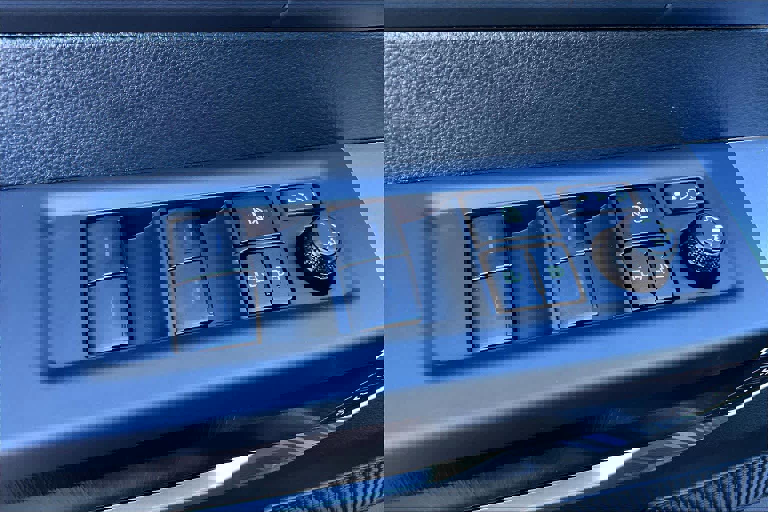 Certified 2025 Toyota Sequoia Platinum image 31