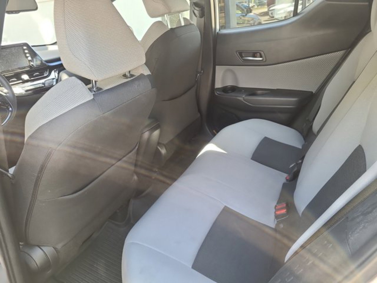 Used 2019 Toyota C-HR XLE image 30