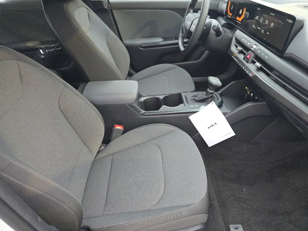 New 2025 Kia K4 LX image 21