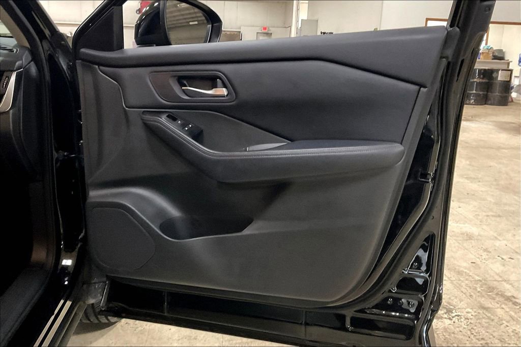 Used 2024 Nissan Rogue SV image 22