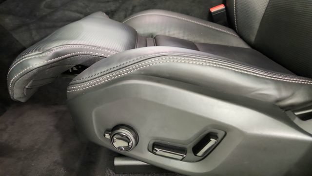 Used 2023 Volvo XC60 B5 Ultimate FWD image 14