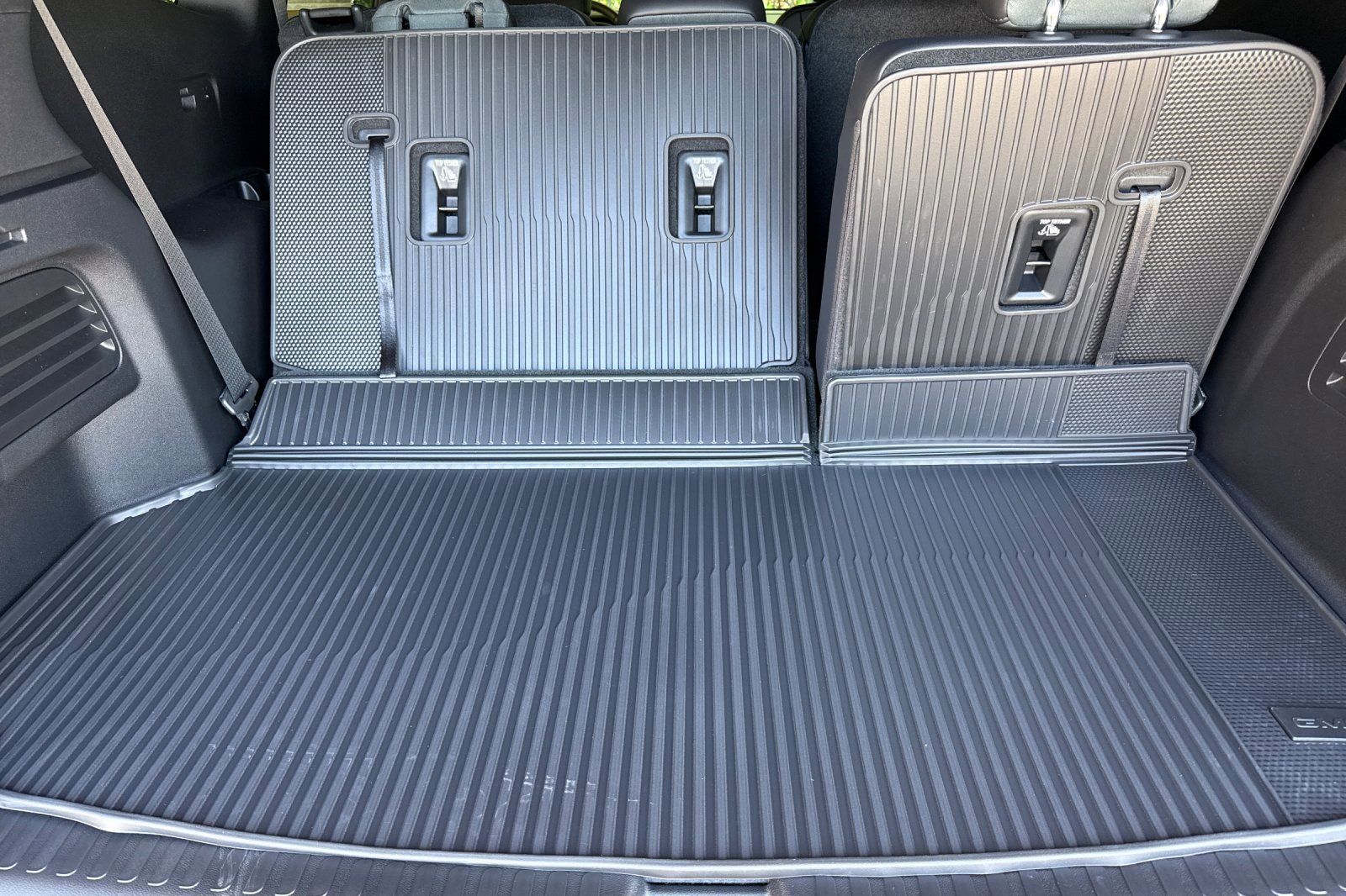 New 2026 GMC Acadia AT4 w/ LPO, Floor Liner Package AWD/4WD image 17