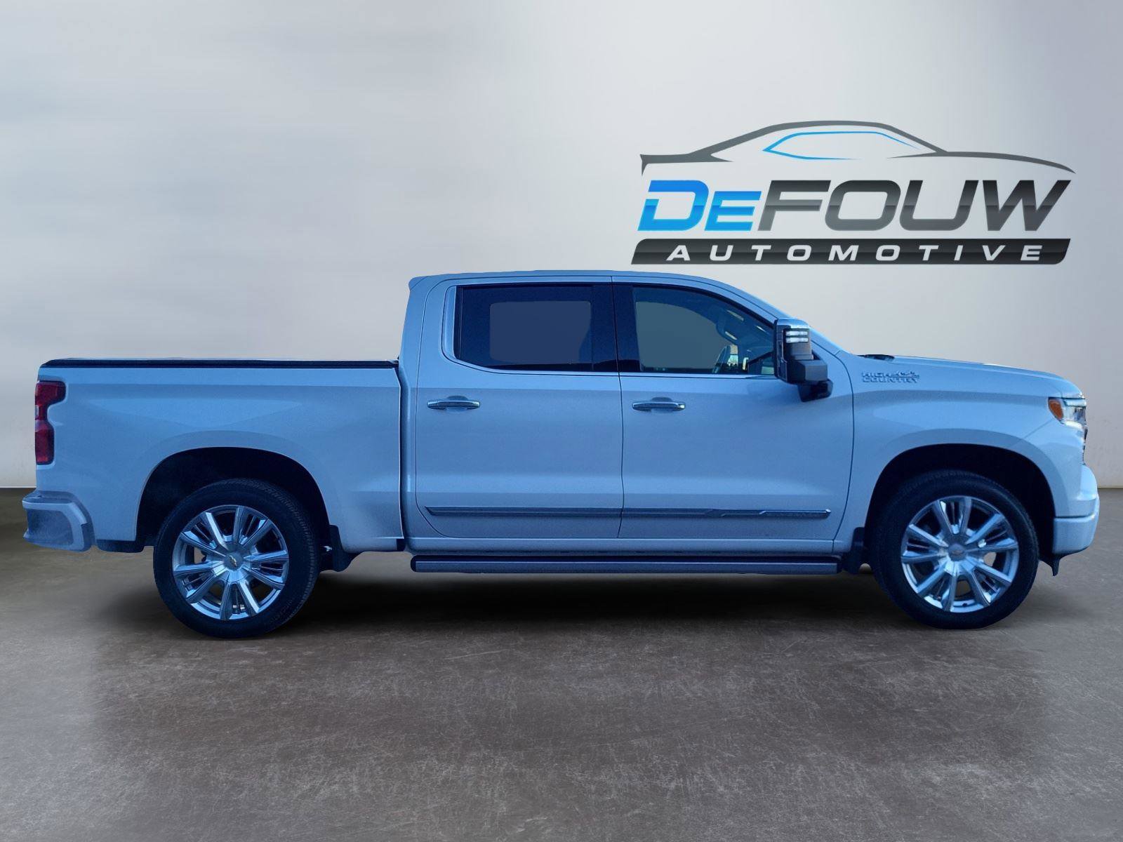Used 2024 Chevrolet Silverado 1500 High Country w/ High Country Premium Package image 2