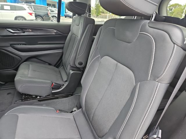 Used 2023 Jeep Grand Cherokee L Laredo RWD image 12