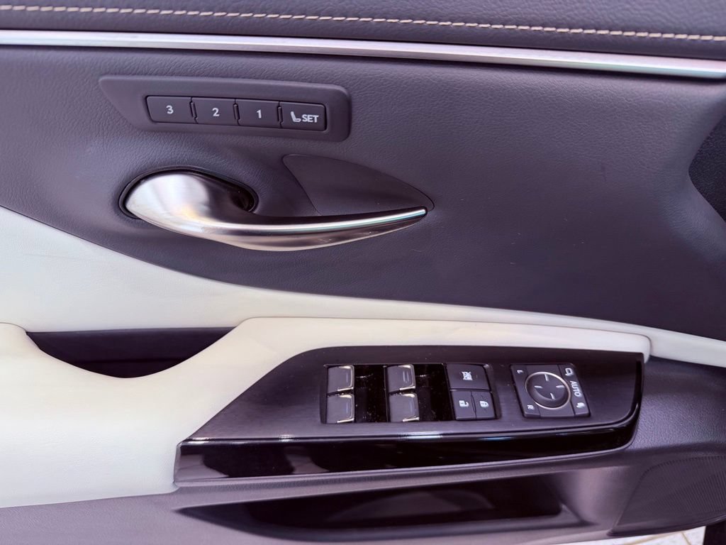 Certified 2024 Lexus ES 350 w/ Premium Package FWD image 18