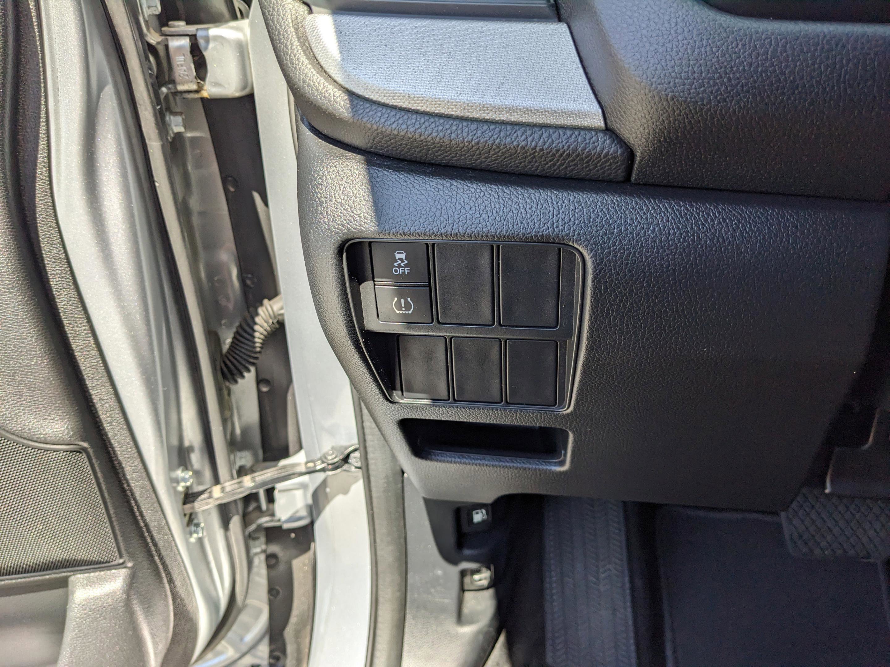 Used 2017 Honda CR-V LX image 31