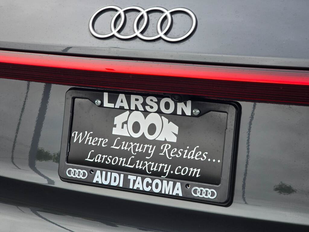 Used 2025 Audi Q6 e-tron Premium Plus w/ Premium Plus AWD/4WD image 32