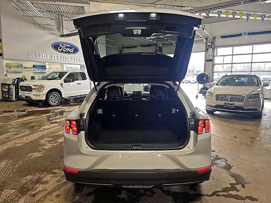 Used 2022 Ford Mustang Mach-E Select image 28