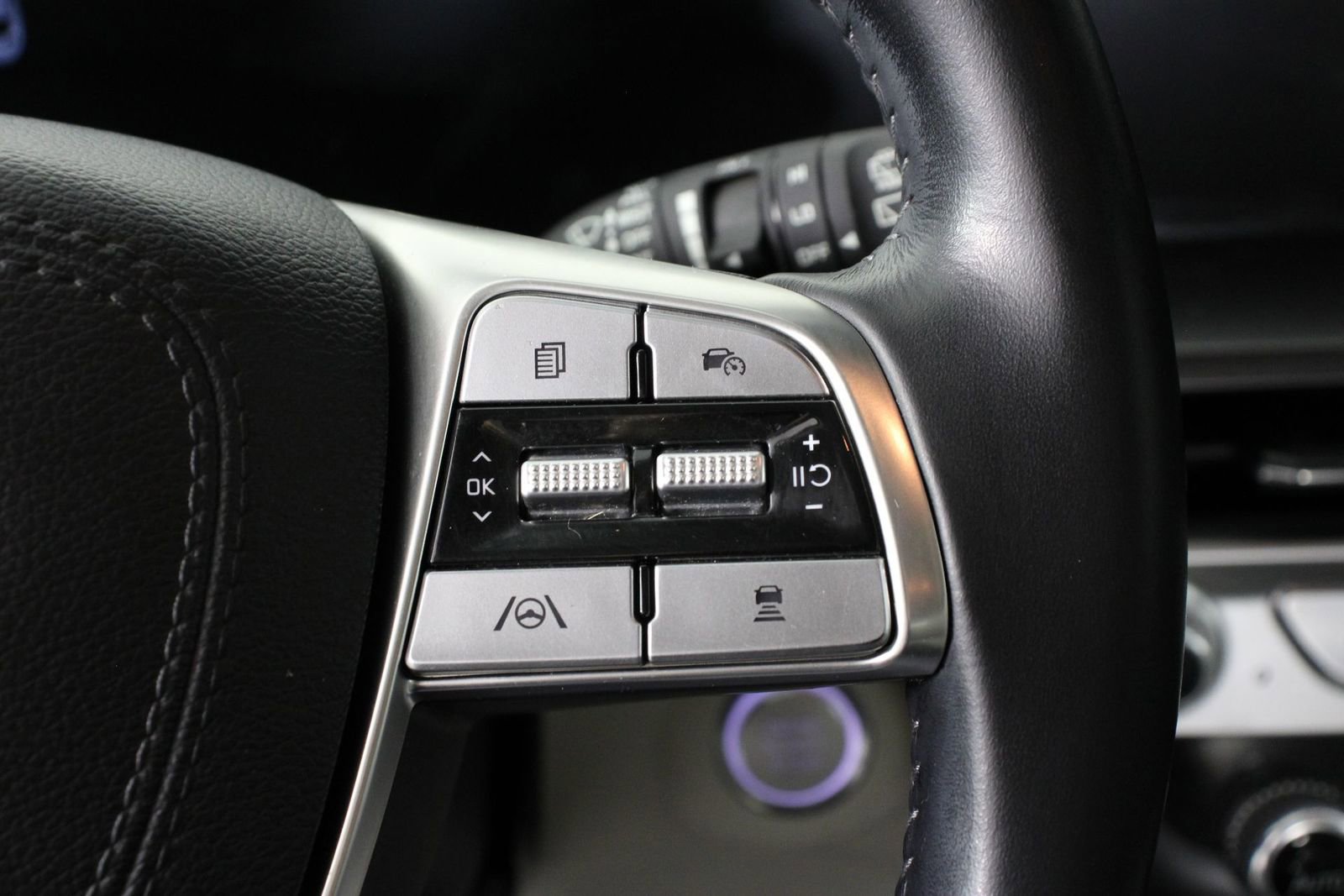 Used 2023 Kia Telluride S image 11