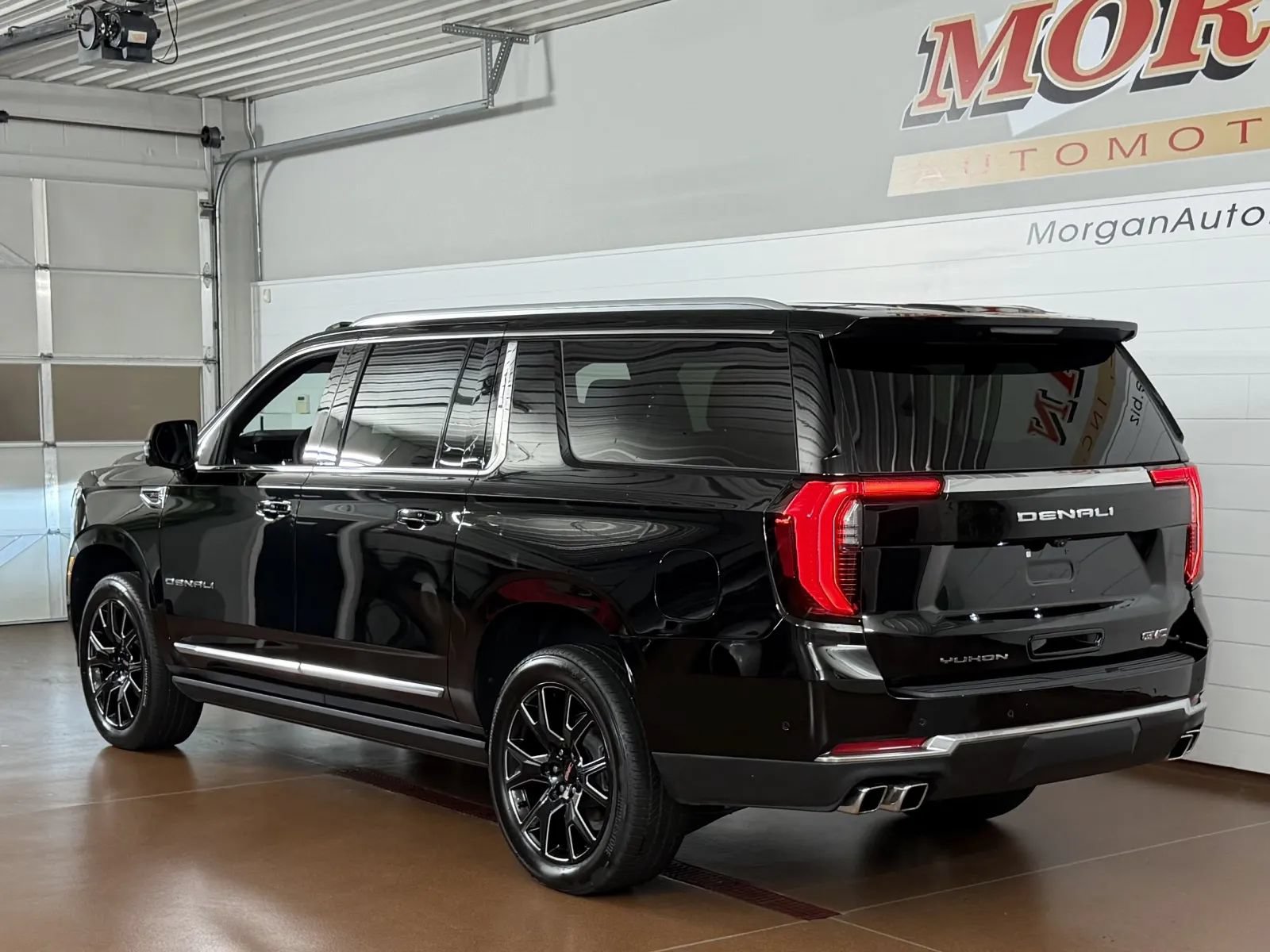 Used 2026 GMC Yukon XL Denali w/ Sun & Power Step Package AWD/4WD image 5