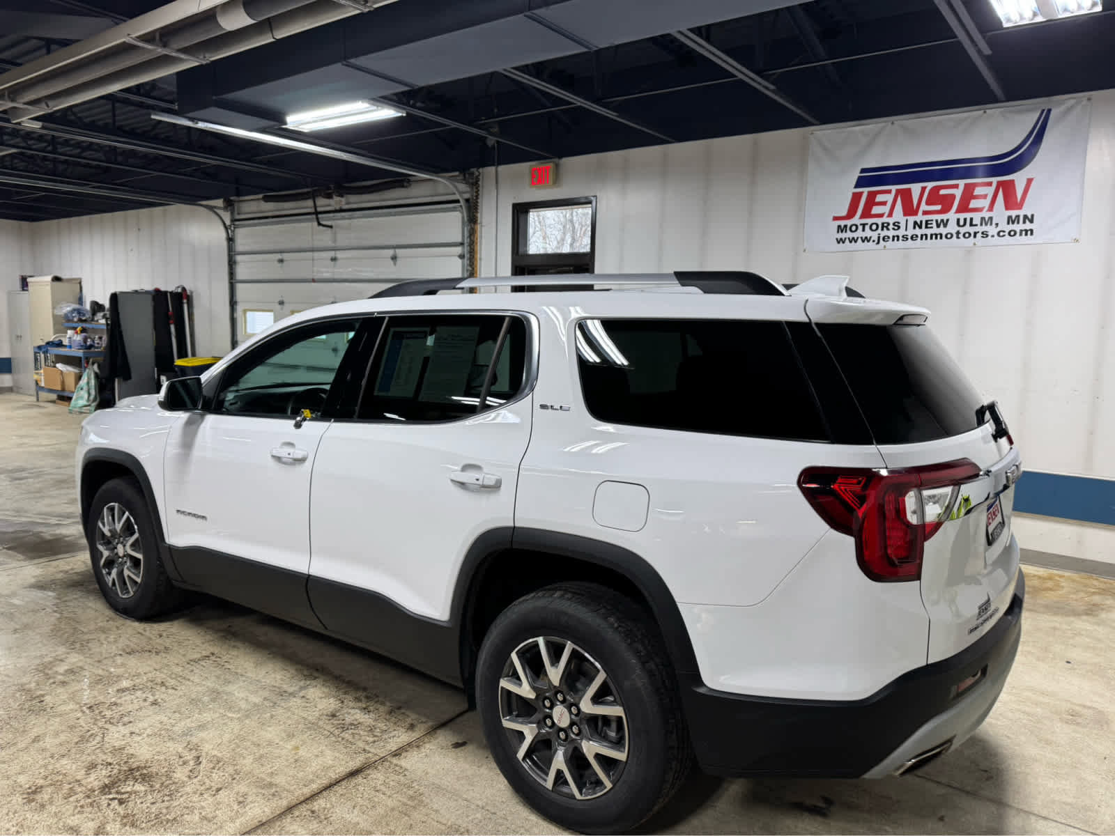 Certified 2023 GMC Acadia SLE w/ Driver Convenience Package image 5