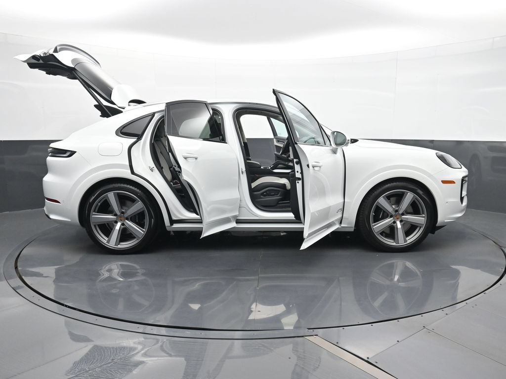 New 2026 Porsche Cayenne GTS AWD/4WD image 31