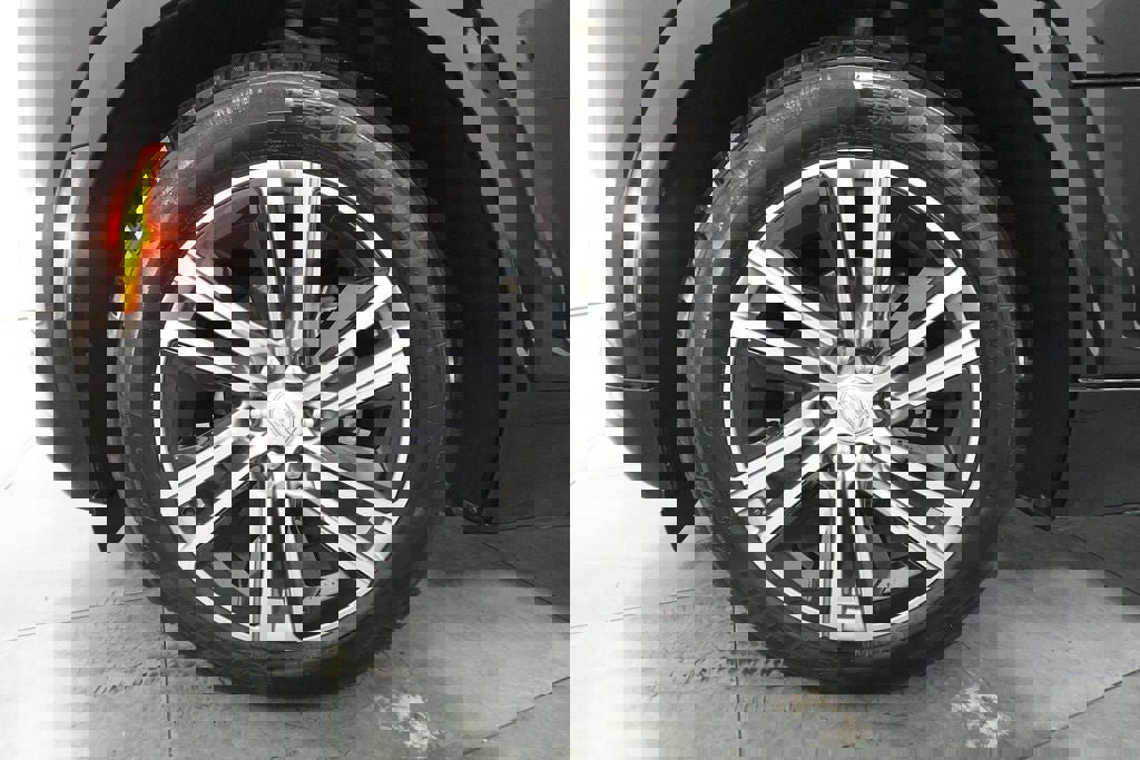 Used 2024 Cadillac Lyriq Luxury AWD/4WD image 36