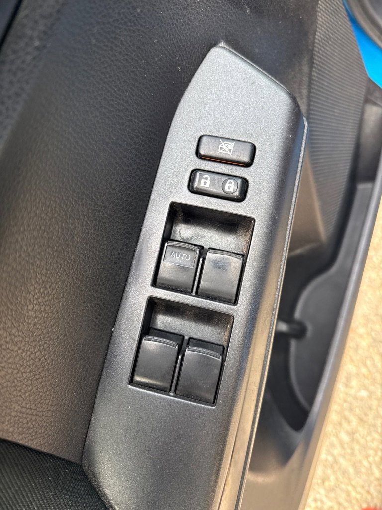 Used 2018 Toyota RAV4 LE FWD image 16