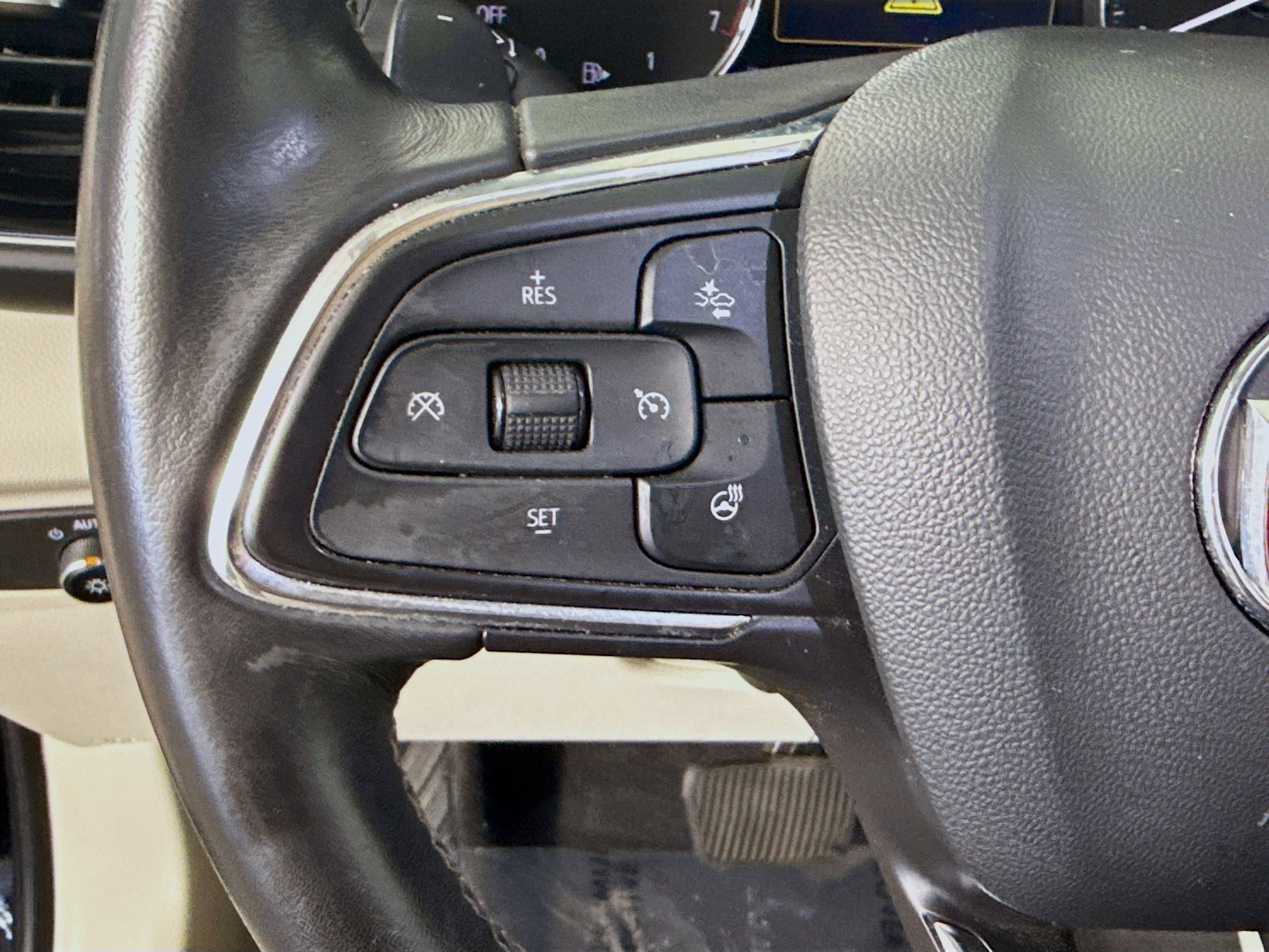 Used 2023 Buick Envision Avenir image 14