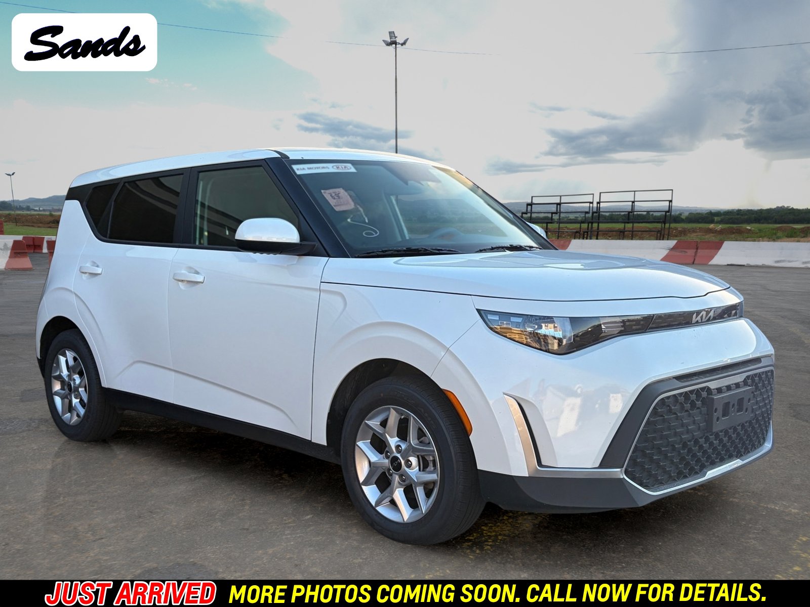 Certified 2025 Kia Soul LX FWD image 1