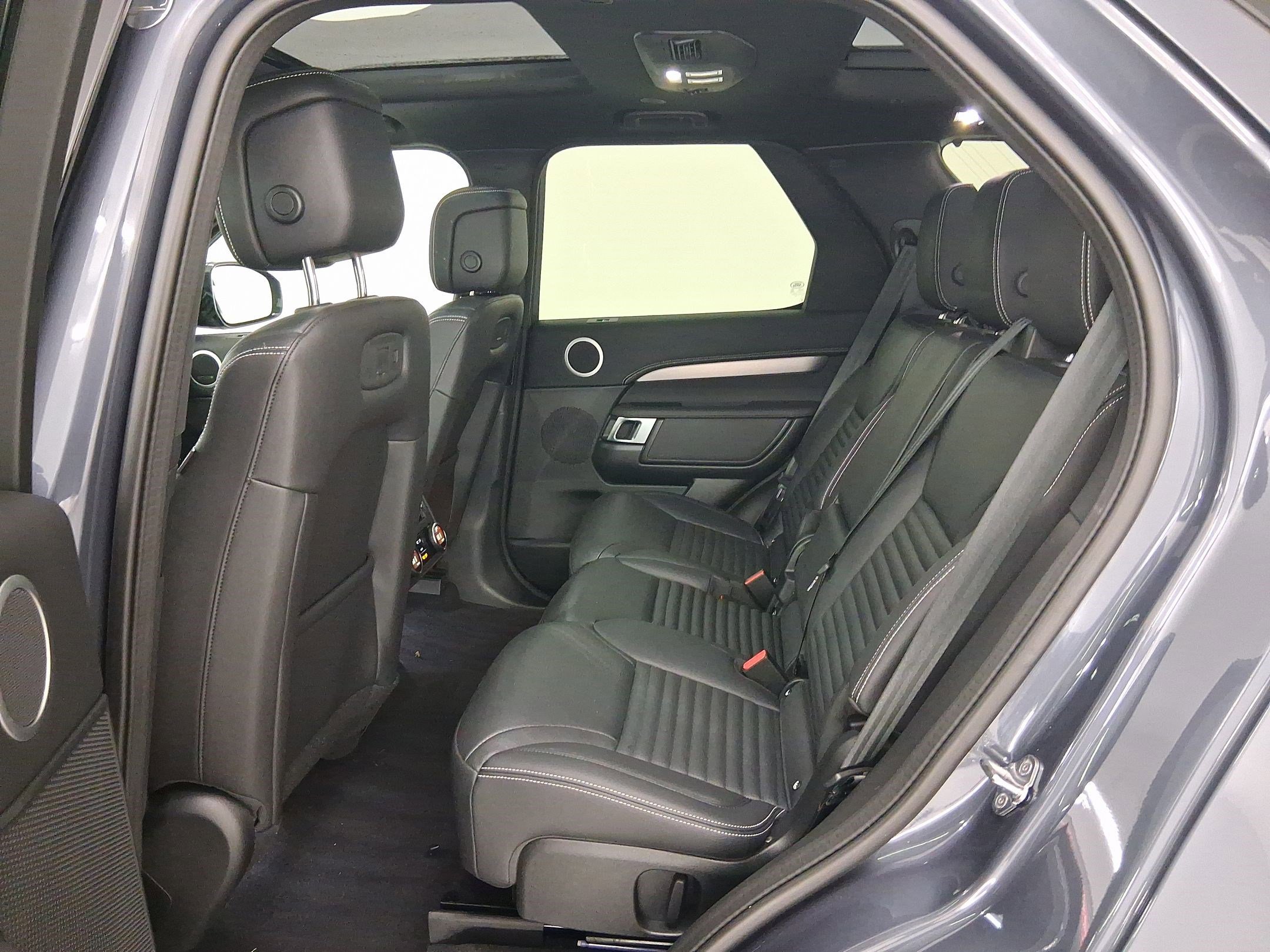 Certified 2025 Land Rover Discovery Dynamic SE AWD/4WD image 13