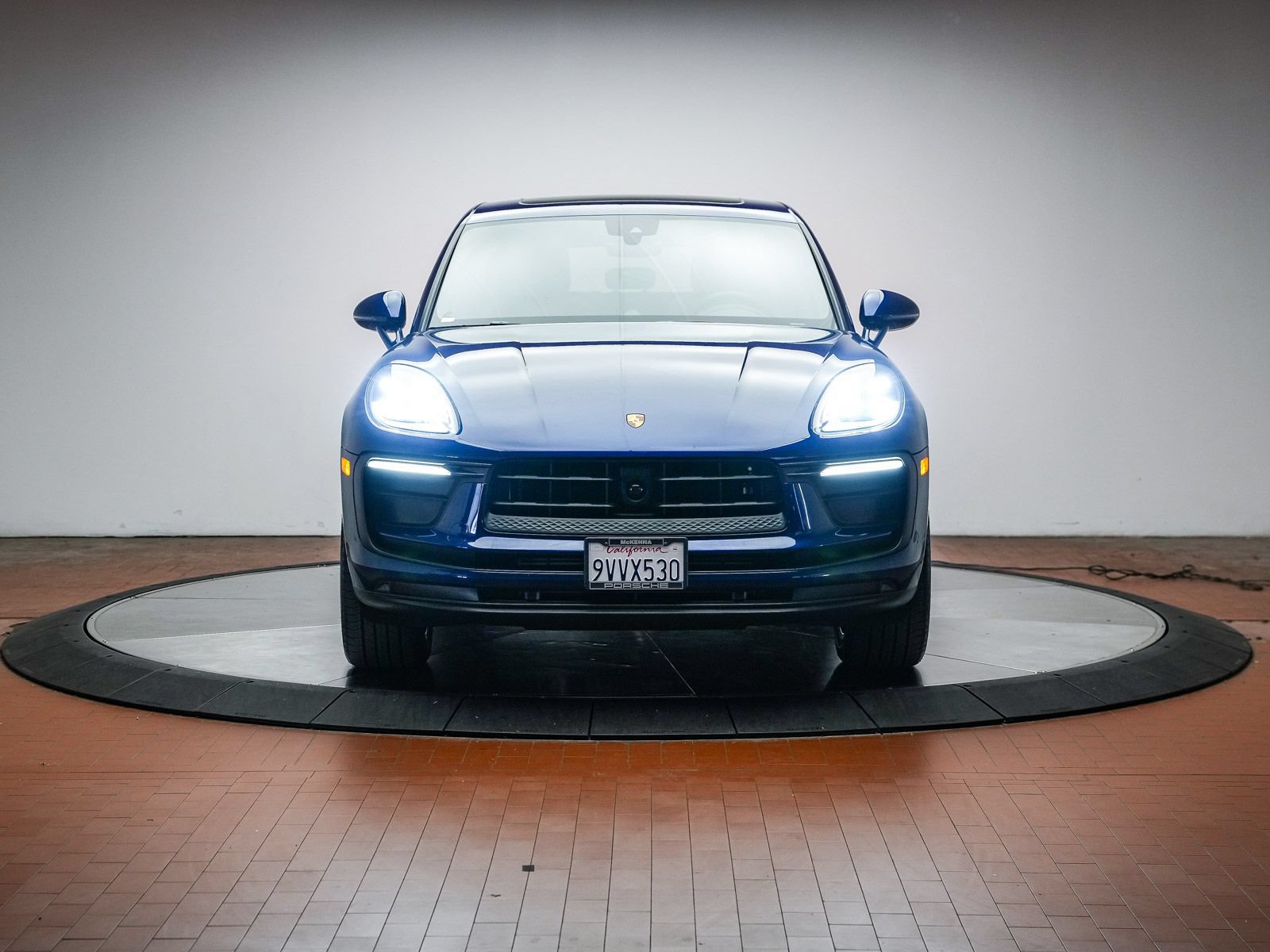 Certified 2026 Porsche Macan AWD/4WD image 10