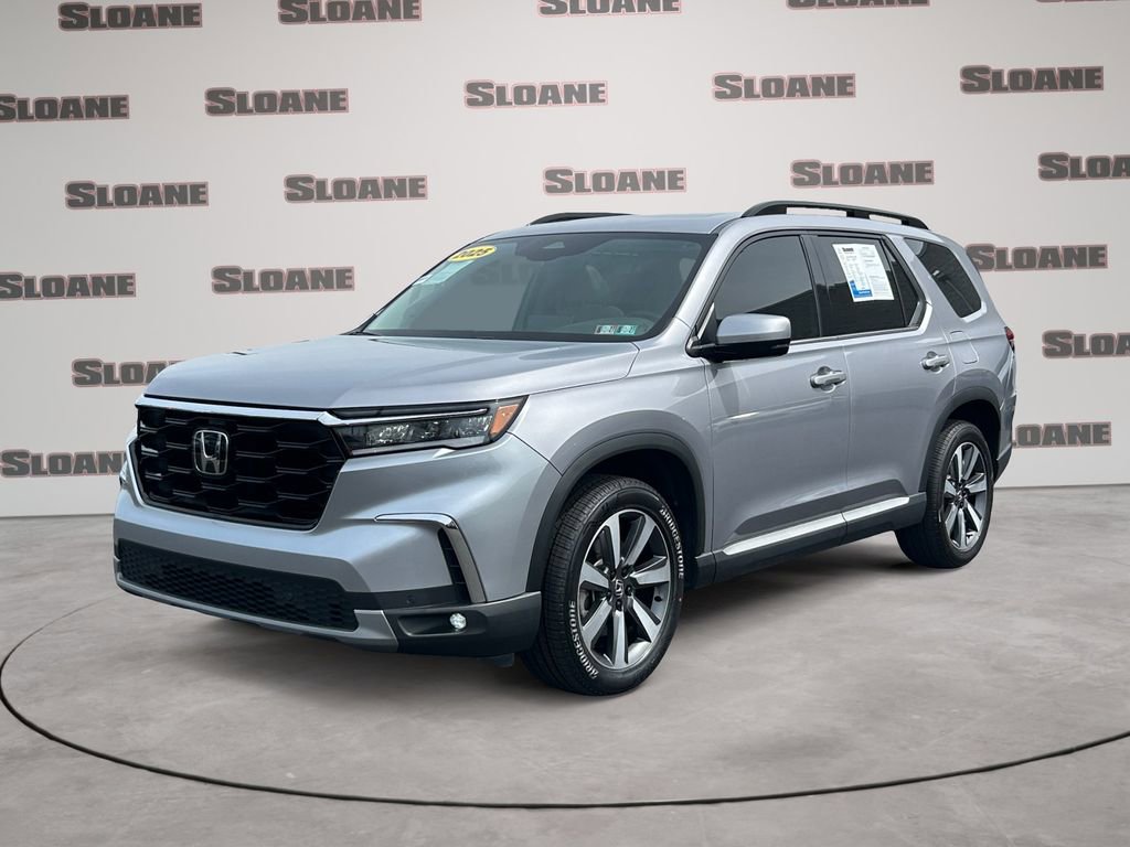 Used 2025 Honda Pilot Touring image 1