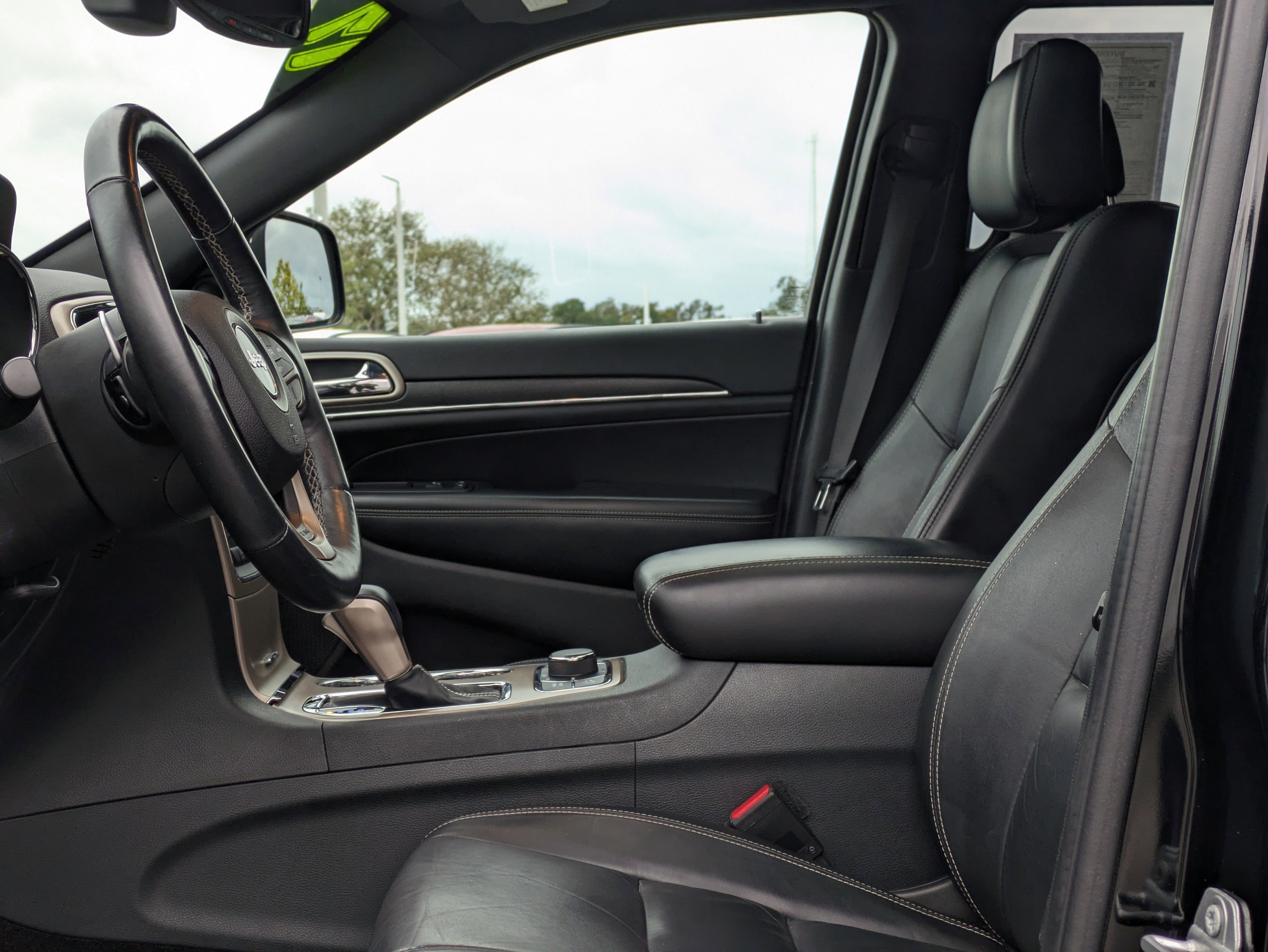 Used 2017 Jeep Grand Cherokee Limited image 21