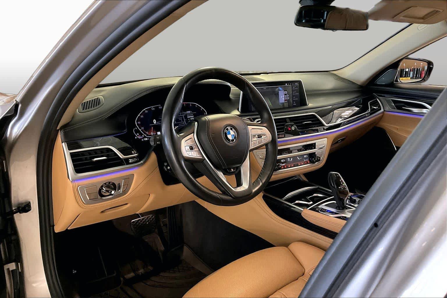 Used 2022 BMW 740i w/ Luxury Rear Seating Package RWD image 15