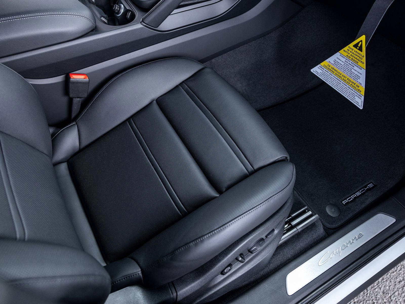 Certified 2025 Porsche Cayenne image 35