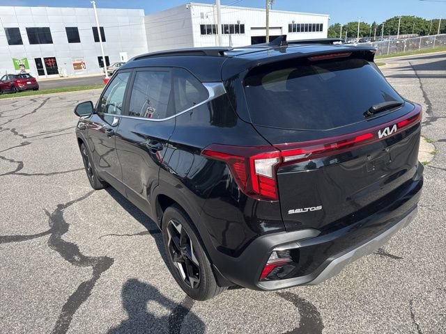 Used 2024 Kia Seltos EX AWD/4WD image 9