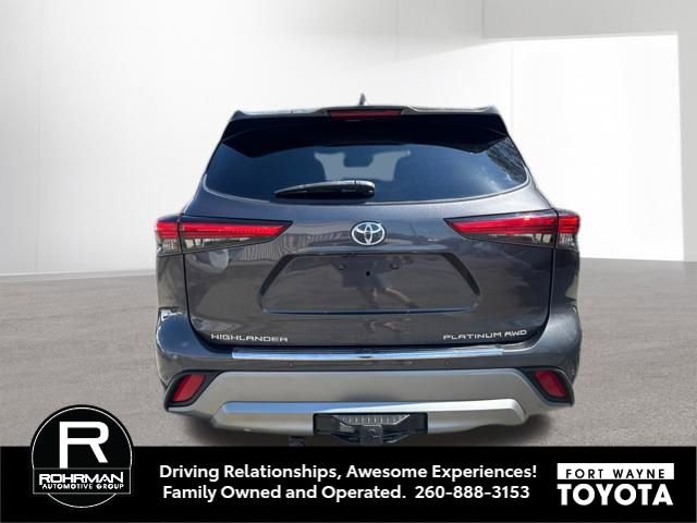 Used 2022 Toyota Highlander Platinum image 4
